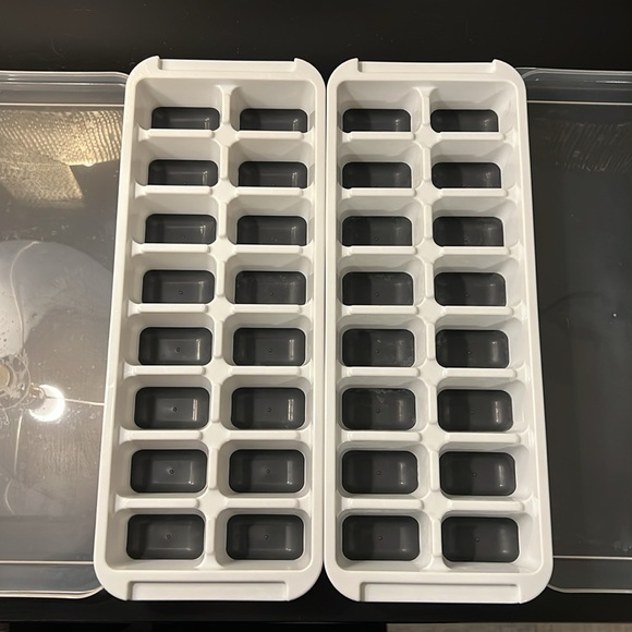 Set of 2 Ice Trays - Picture 3 of 5